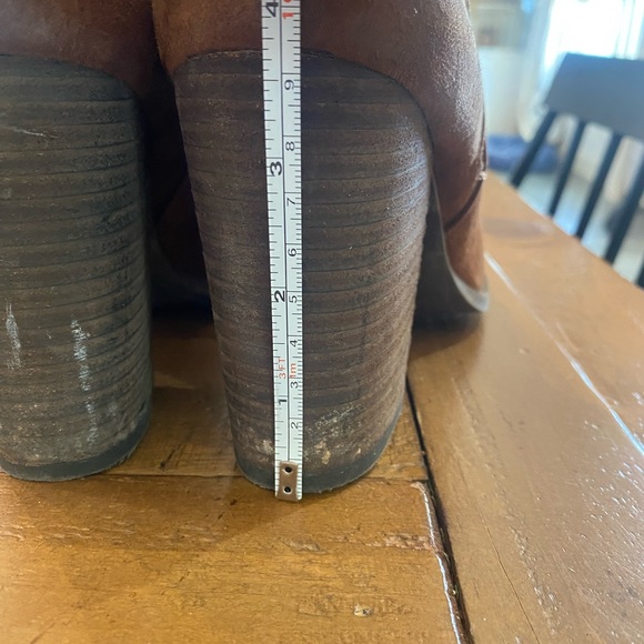 Carlos Santana Suede Booties. - Picture 4 of 8